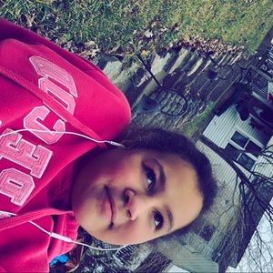 Meet your Posher, Mia